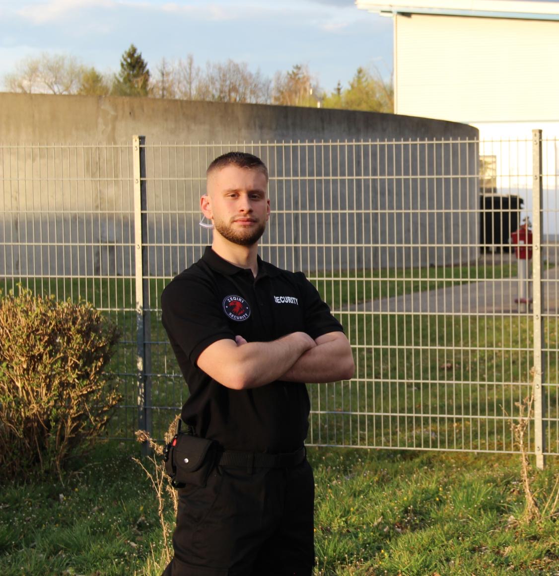 Zeqiri Security Teammitglied in Einsatzkleidung